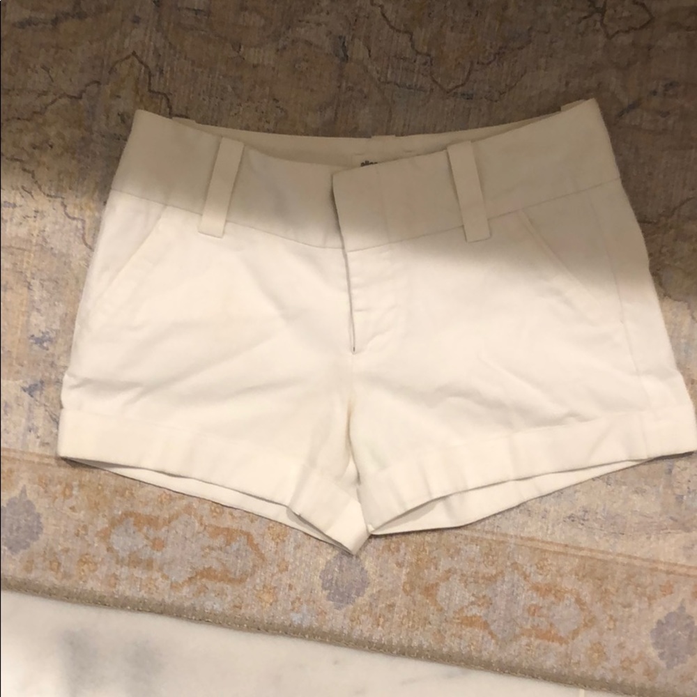 Alice + Olivia White Cady short size 4
